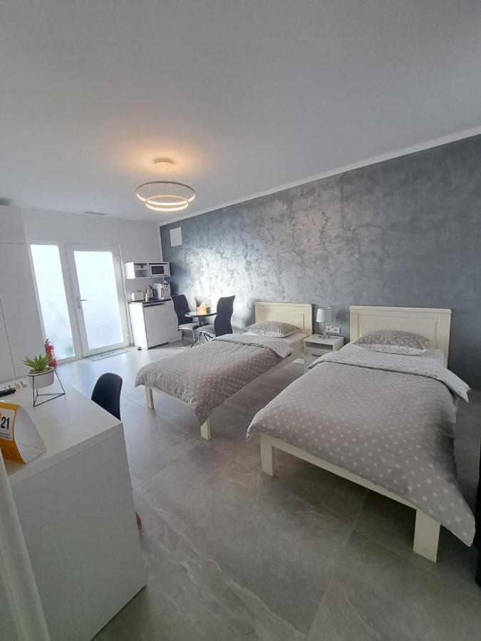 Kevin&Jessica Rooms Giarmata 외부 사진