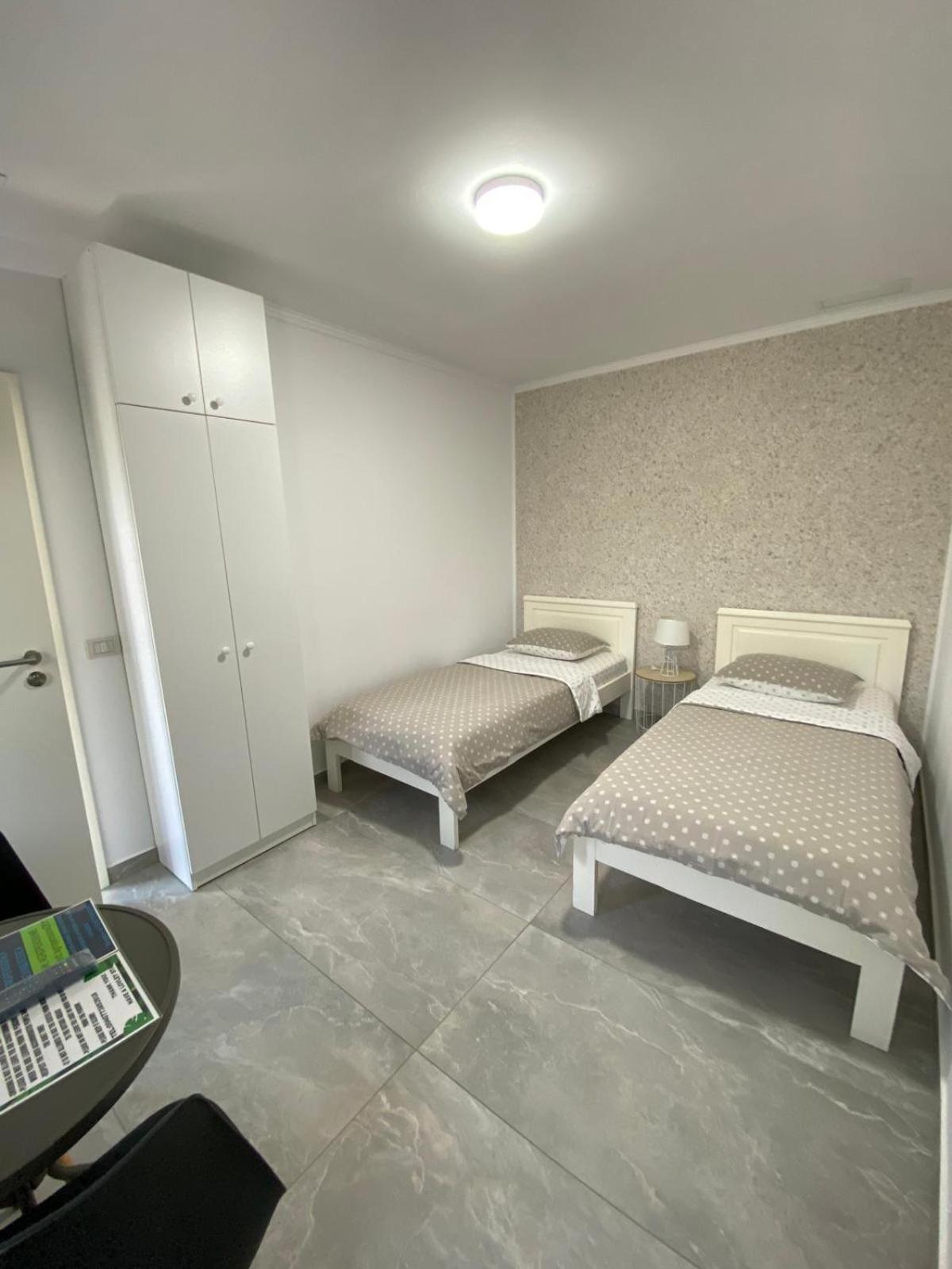 Kevin&Jessica Rooms Giarmata 외부 사진